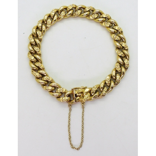 2776 - A FANCY CURB CHAIN BRACELETmade in bright yellow metal with continental hallmarks, every other link ... 