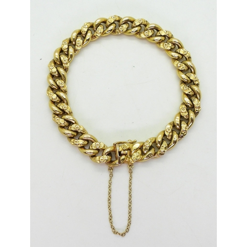 2776 - A FANCY CURB CHAIN BRACELETmade in bright yellow metal with continental hallmarks, every other link ... 