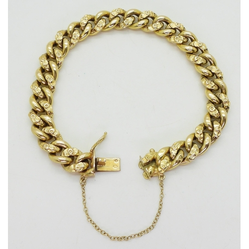 2776 - A FANCY CURB CHAIN BRACELETmade in bright yellow metal with continental hallmarks, every other link ... 