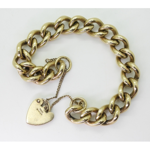 2789 - A SOLID GOLD BRACELETmade in 9ct yellow gold the heavy curb chain is secured with a heart shaped cla... 