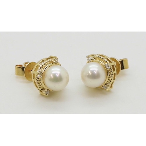 2798 - PEARL & DIAMOND EARRINGSmade in 18ct gold set with a pearl each approx 7.1mm, with the rope bord... 