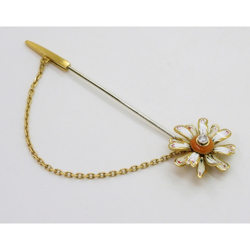 2799 - A FLOWER JABOT PINItalian made in 18ct yellow and white gold, the daisy flower is enamelled in colou... 