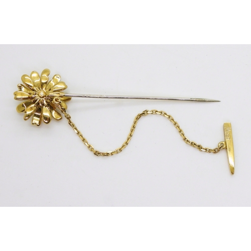 2799 - A FLOWER JABOT PINItalian made in 18ct yellow and white gold, the daisy flower is enamelled in colou... 