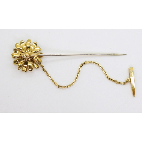 2799 - A FLOWER JABOT PINItalian made in 18ct yellow and white gold, the daisy flower is enamelled in colou... 