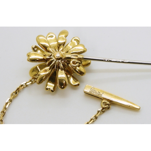 2799 - A FLOWER JABOT PINItalian made in 18ct yellow and white gold, the daisy flower is enamelled in colou... 