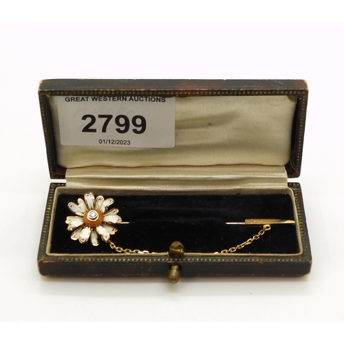 2799 - A FLOWER JABOT PINItalian made in 18ct yellow and white gold, the daisy flower is enamelled in colou... 