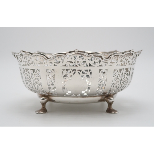 2452 - AN EDWARDIAN SILVER FRUIT BASKETLondon 1905, maker's mark FCW?, of circular form, with scrolling fol... 