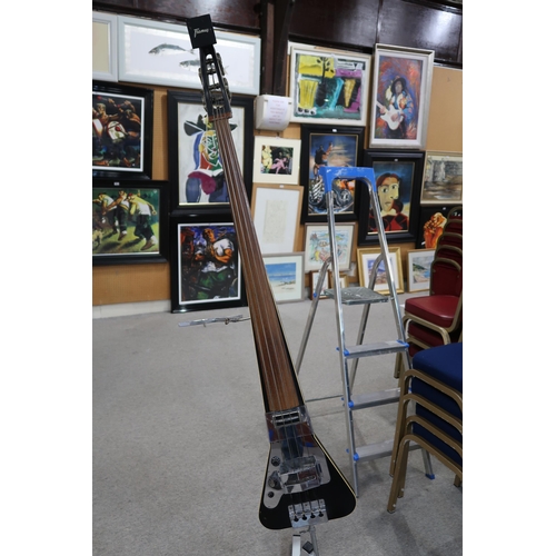 472 - FRAMUS ELECTRO-BASS an upright electric double bass featuring a natural wood finish fingerboard, sol... 