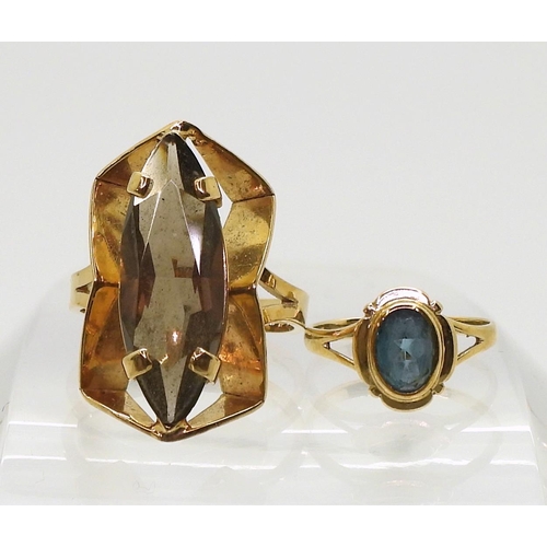 824 - A 9ct gold retro smoky quartz ring, size M1/2, together with a blue gem ring size H, weight together... 