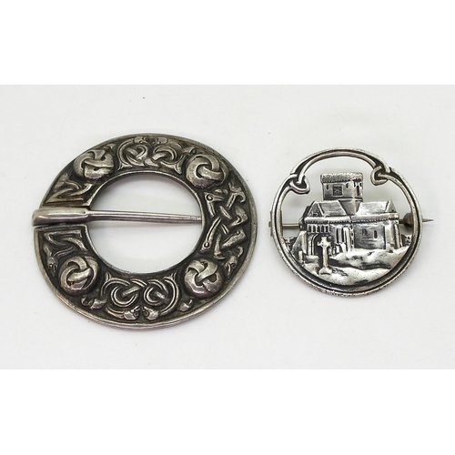 830 - A silver Alexander Ritchie pen annular brooch, diameter 5.2cm, with knot work bosses and mythical be... 