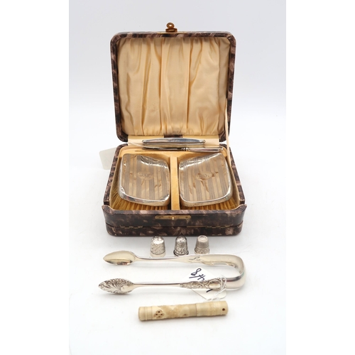 404 - A cased set of silver clothes brushes, by Davis, Moss & Co, Birmingham, with engine-turned decor... 