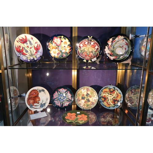 297 - Nine Moorcroft Collectors Club year plates including 1986, 1995, 1996, 1998, 1999, 2001, 2002, 2004 ... 