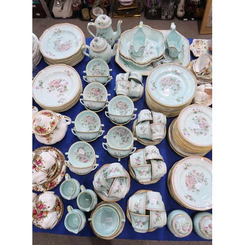 333 - An Adams Calyx Ware Metz pattern dinner service