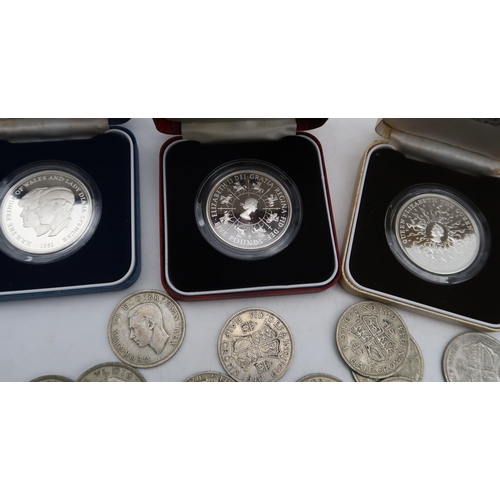 441A - A lot of pre 1947 half crowns together with various silver commemorative issue coins 