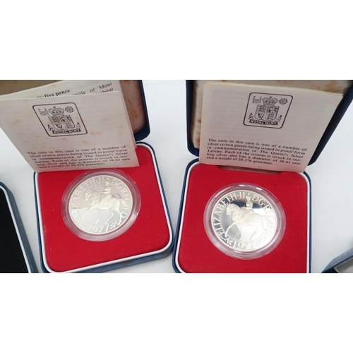 441A - A lot of pre 1947 half crowns together with various silver commemorative issue coins 