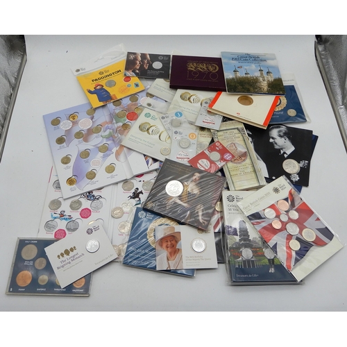 444 - Great Britain,  a collection of British commemorative coins 