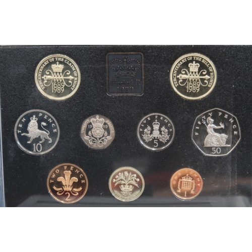 444C - A lot comprising various commemorative issue coins and decimal sets from the 1970's onwards