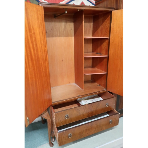 92 - A 20th century Beithcraft mahogany veneered bedroom suite consisting mirror backed dressing table, 1... 