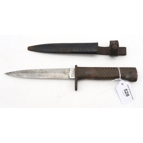 528 - A WW1 Imperial German trench knife by Ernst Busch, Solingen, the blade measuring approx. 15cm in len... 