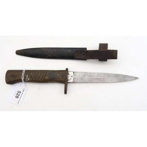 528 - A WW1 Imperial German trench knife by Ernst Busch, Solingen, the blade measuring approx. 15cm in len... 