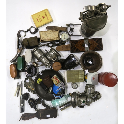 607 - Mixed collectables, comprising a Sparklet Siphon Charger, Acme Tie-Q press, a small coopered bowl, d... 