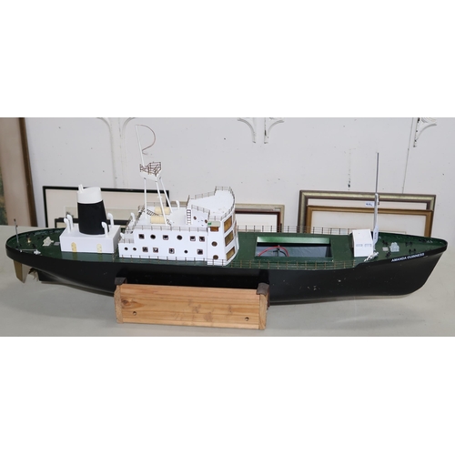 617 - A large R/C pond vessel 