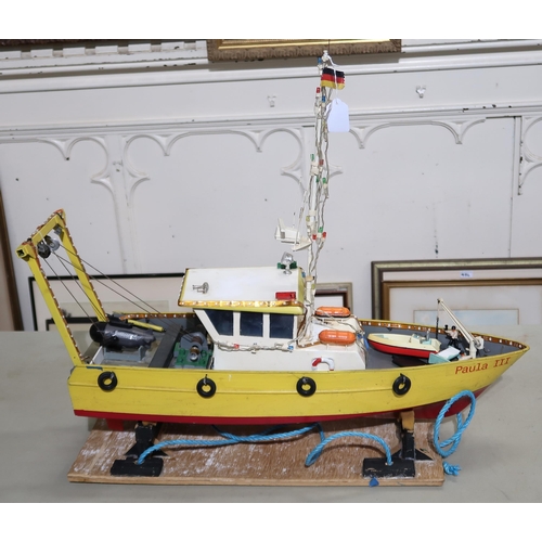 620 - An R/C pond fishing trawler 