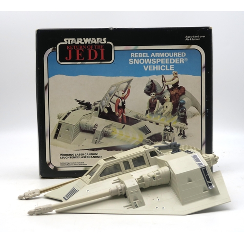 626 - A Kenner Star Wars: Return of the Jedi Rebel Armoured Snowspeeder Vehicle, in original French box, t... 