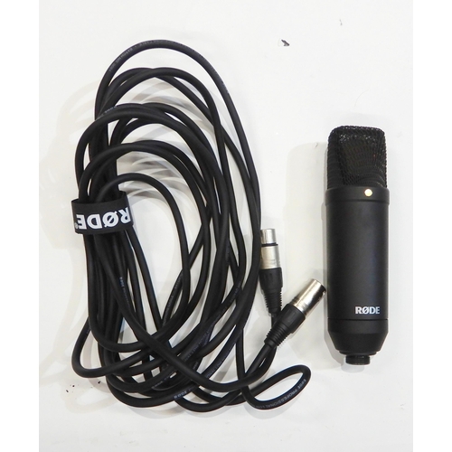 499 - RODE NT1 condenser microphone in case together with various microphones and leads