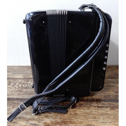 503A - A Cooperitiva Armaniche Vercelli Italia continental chromatic C system accordion with a left hand Fr... 