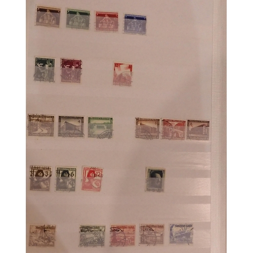 508 - An extensive world wide stamp collection in eighty two albums (82)