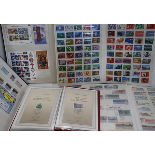 508 - An extensive world wide stamp collection in eighty two albums (82)