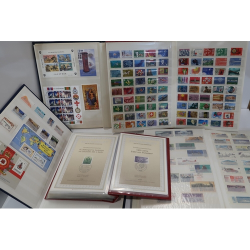 508 - An extensive world wide stamp collection in eighty two albums (82)