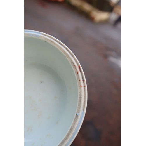 325 - A Chinese turquoise-ground bowl, decorated with roundels of featuring ducks, Jiaqing mark, together ... 