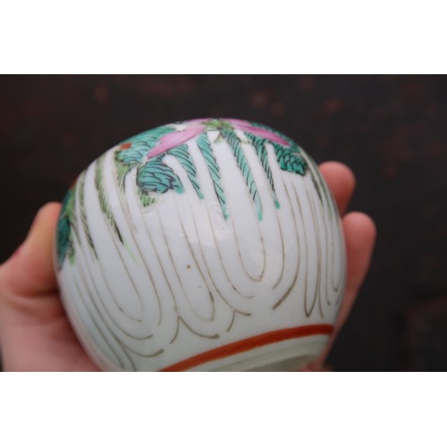 325 - A Chinese turquoise-ground bowl, decorated with roundels of featuring ducks, Jiaqing mark, together ... 