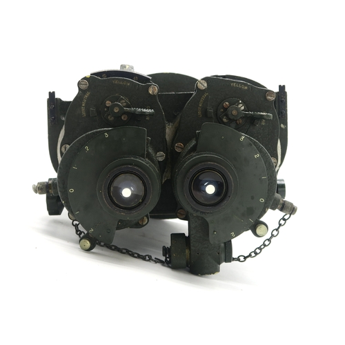 2552 - A WW2 10x70 BINOCULAR GUNSIGHT BY ROSS, LONDONPatt.G.367, No. 123833, housed in a fitted wooden crat... 