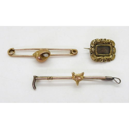 705 - A 9ct shell & pearl bar brooch, together with a 9ct gold and silver fox & cropp brooch, and ... 