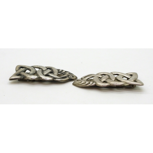 709 - A pair of silver Alexander Richie dress clips in white metal stamped A.R Iona to the reverse. Length... 