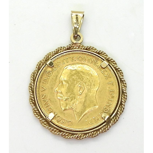 718 - A 1911 full gold sovereign in a 9ct gold pendant mount weight 9.8gms