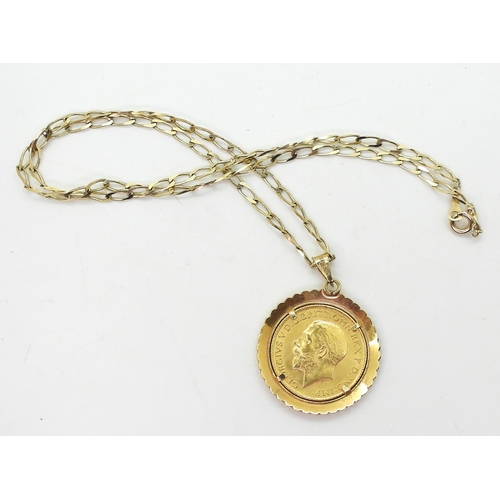 720 - A 1913 full gold sovereign in a 9ct gold pendant mount with a 44cm long long link curb chain, weight... 