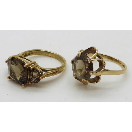 723 - A retro 9ct gold ring set with a smoky quartz colour glass gem, size O1/2, together with a 9ct gold ... 