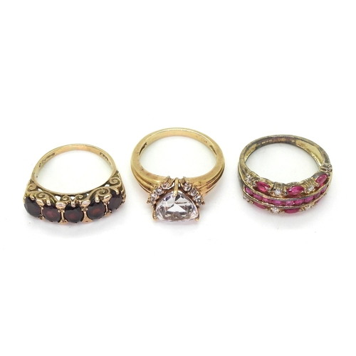 750 - Three 9ct gold rings, garnet size M, a trilliant cut pale pink kunzite and clear gem ring size O1/2,... 