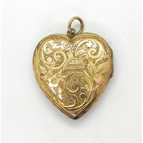 766 - A 9ct gold heart shaped locket with all over flowers & leaves engraving, hallmarked Birmingham 1... 