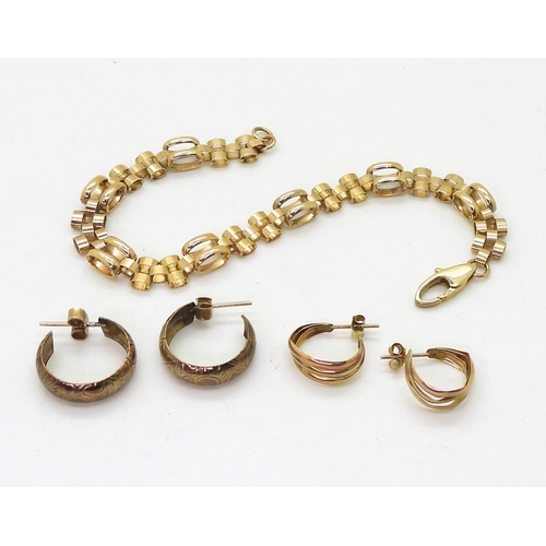 770 - A 9ct gold bracelet with fancy links, length 18.5cm, a partial (af) wedding ring and hoop earrings a... 