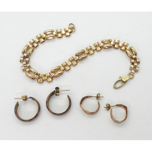 770 - A 9ct gold bracelet with fancy links, length 18.5cm, a partial (af) wedding ring and hoop earrings a... 