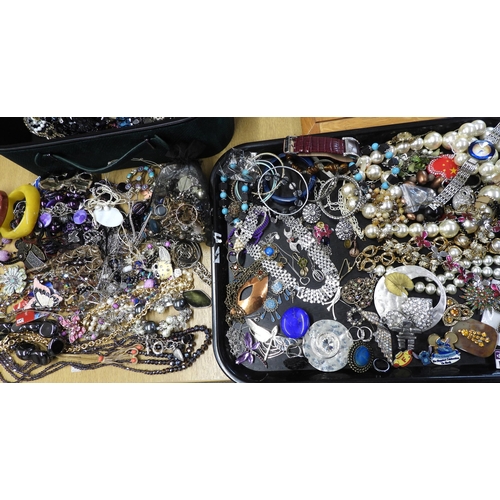 844 - A green velvet small suitcase full of vintage and modern costume jewellery to include Ciro, Alpaca T... 