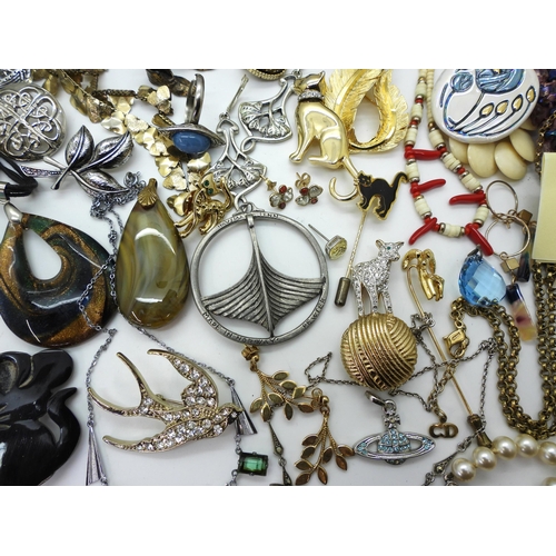 853 - A collection of vintage costume jewellery to include, a Butler & Wilson Lamb & Wool brooch, ... 