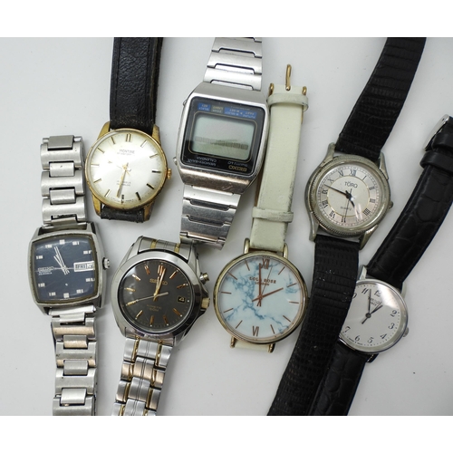 866 - A collection of wristwatches to include a ladies Tissot diameter of the case 3cm, and three vintage ... 