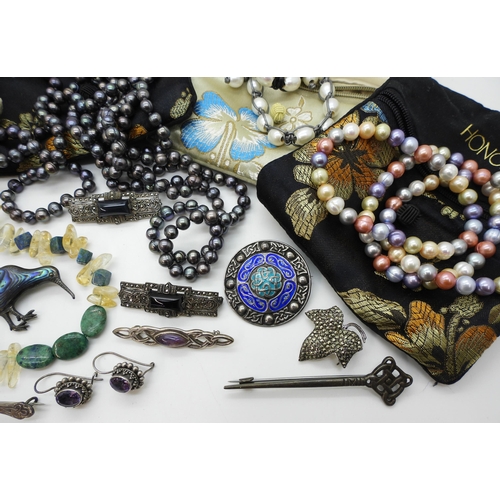 869 - A long string of black Honora pearls and other examples, a Alexander Ritchie pattern enamelled brooc... 