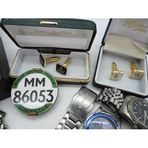 887 - A gold plated Raymond Weil ladies watch in original box with guarantee dated 1993, two pairs of maso... 